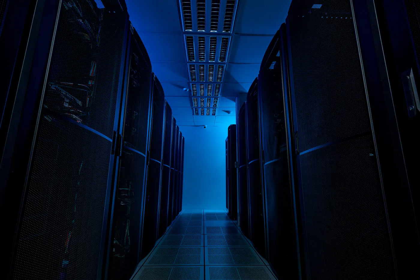 Corredor de servidores do Data Center Engeplus